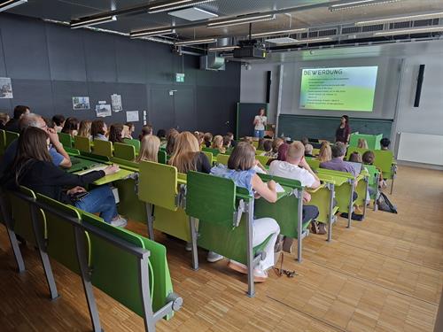 Zahlreiche Schnuppervorlesungen und offene Seminare boten einen Einblick in das Lehrangebot.